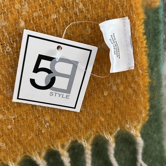 Scarf - Picture 3 of 4